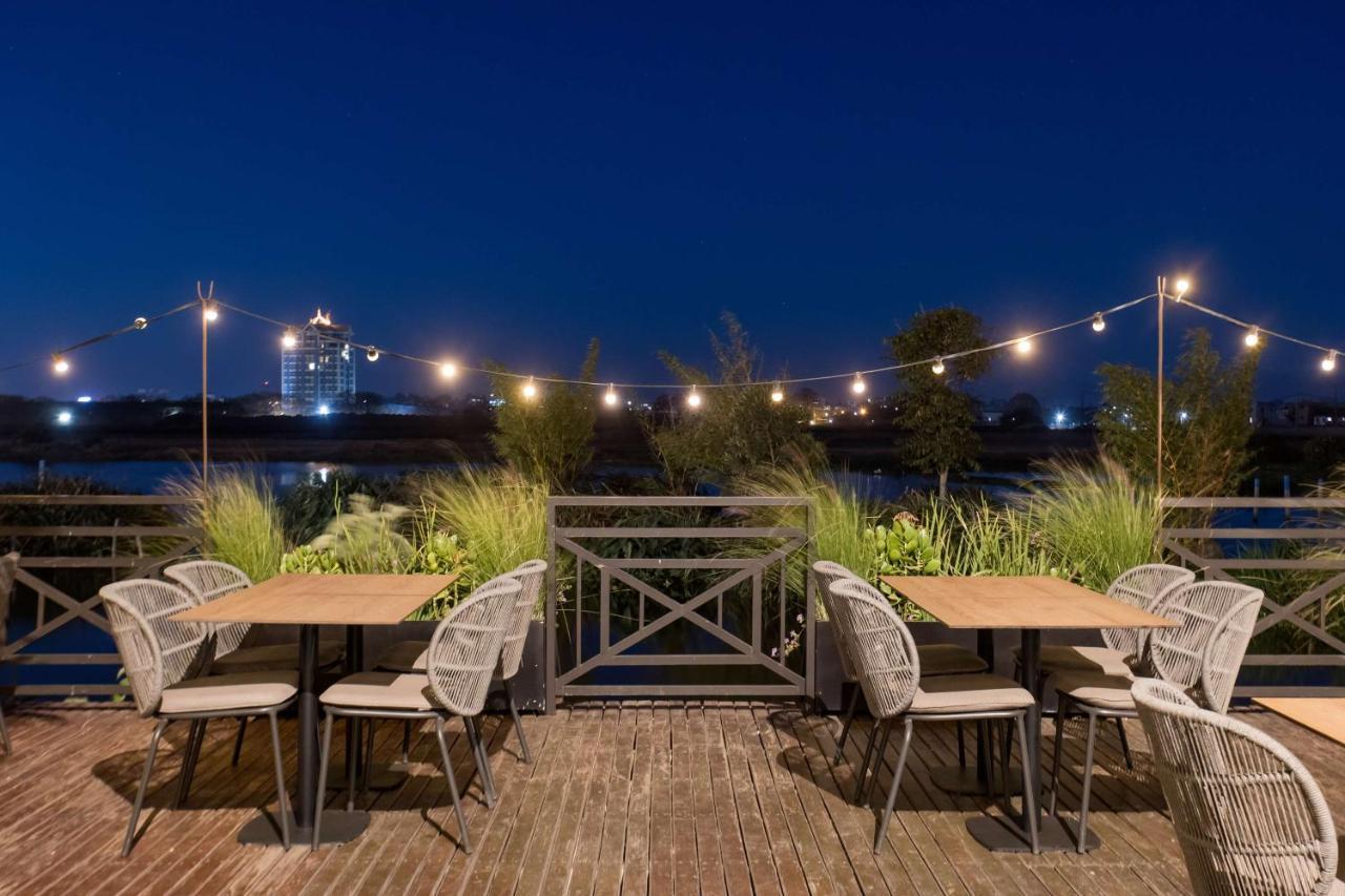 Radisson Hotel Tamboho Waterfront أنتاناناريفو المظهر الخارجي الصورة