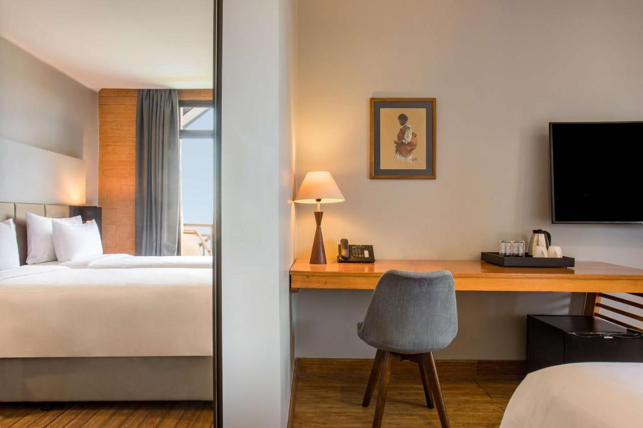Radisson Hotel Tamboho Waterfront أنتاناناريفو المظهر الخارجي الصورة