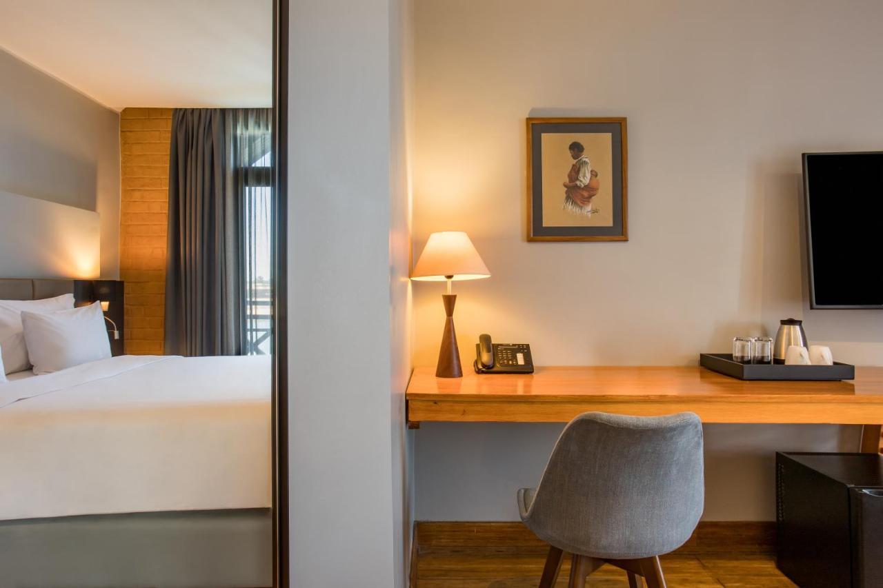 Radisson Hotel Tamboho Waterfront أنتاناناريفو المظهر الخارجي الصورة