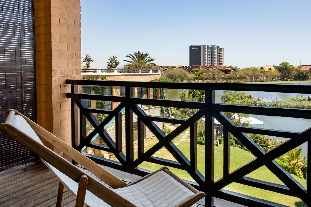 Radisson Hotel Tamboho Waterfront أنتاناناريفو المظهر الخارجي الصورة