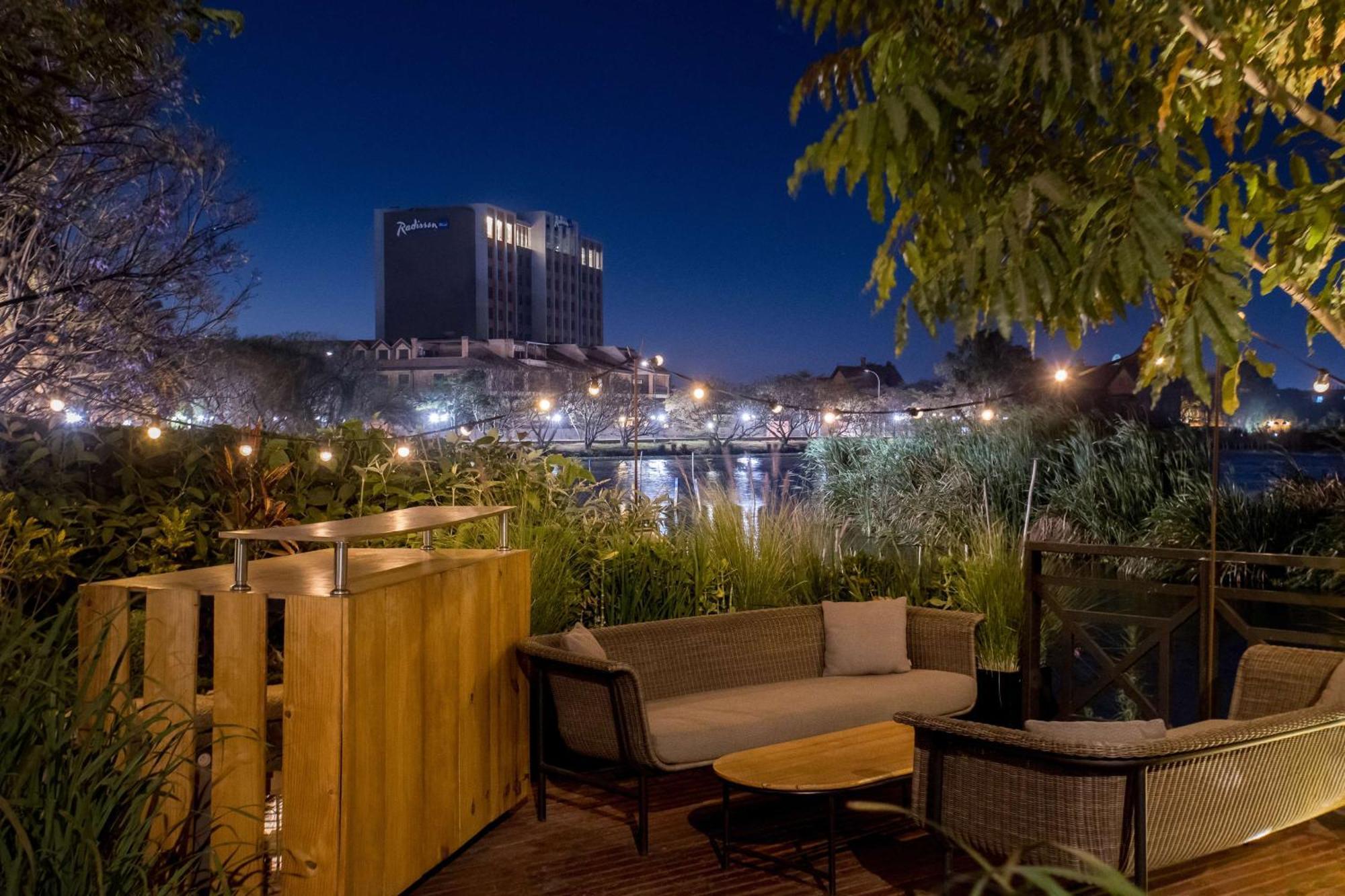 Radisson Hotel Tamboho Waterfront أنتاناناريفو المظهر الخارجي الصورة